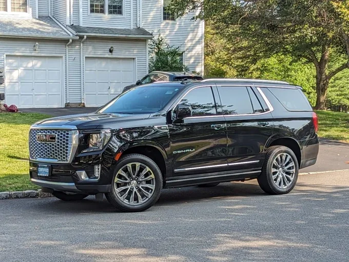 Black SUV, outdoors